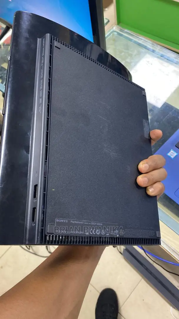 Playstation 3( Uk Used Super Slim Chipped Ps3)