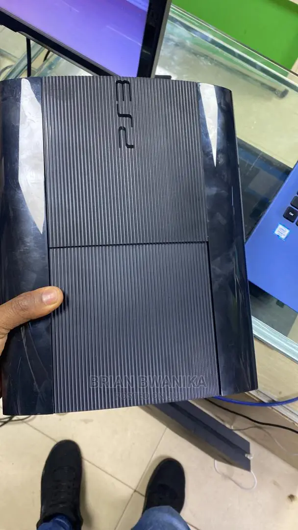 Playstation 3( Uk Used Super Slim Chipped Ps3)