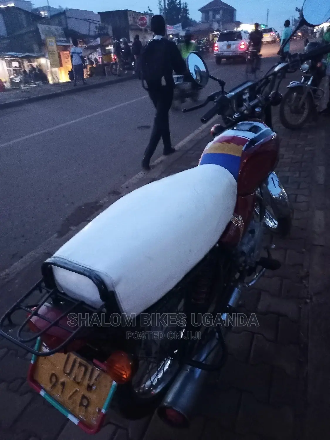 Bajaj Boxer 2017 White
