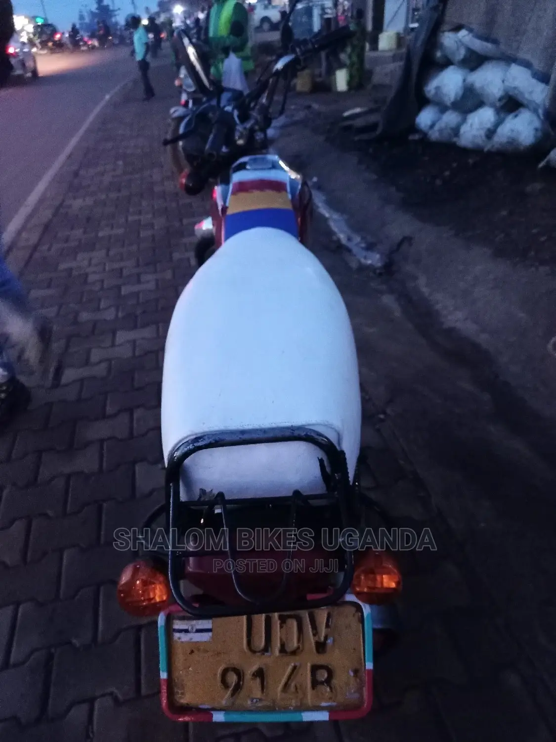 Bajaj Boxer 2017 White