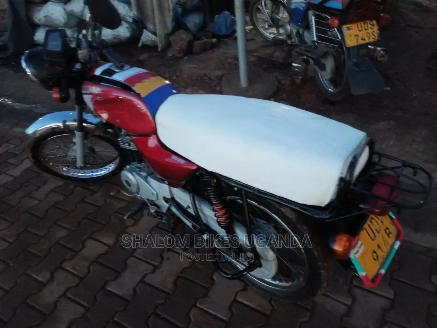 Bajaj Boxer 2017 White
