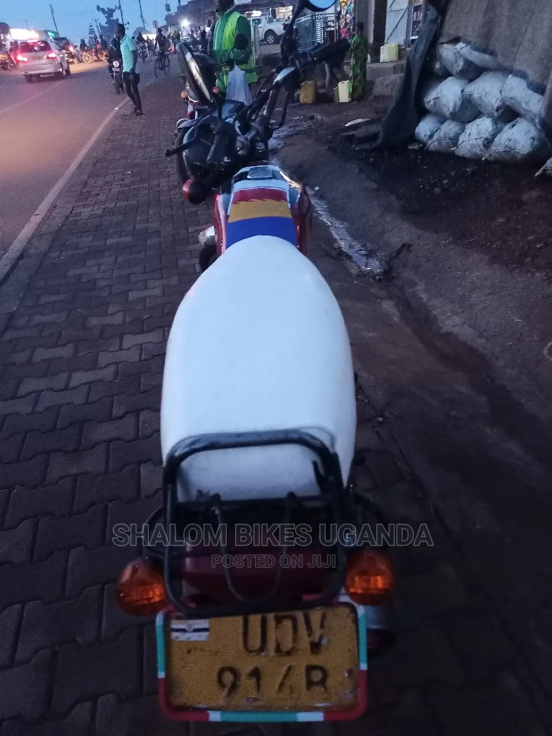 Bajaj Boxer 2017 White