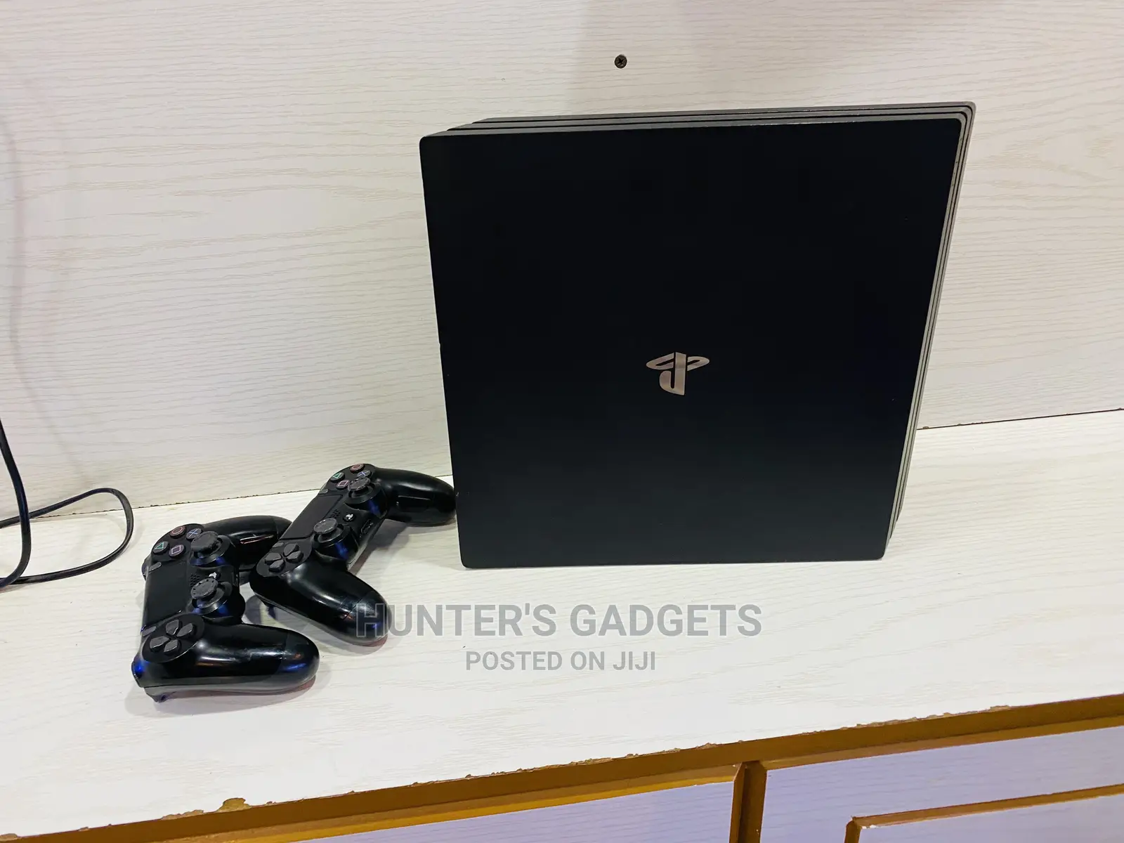 Sony Playstation 4 Pro 1tb Internal Storage With 2 Game Cont