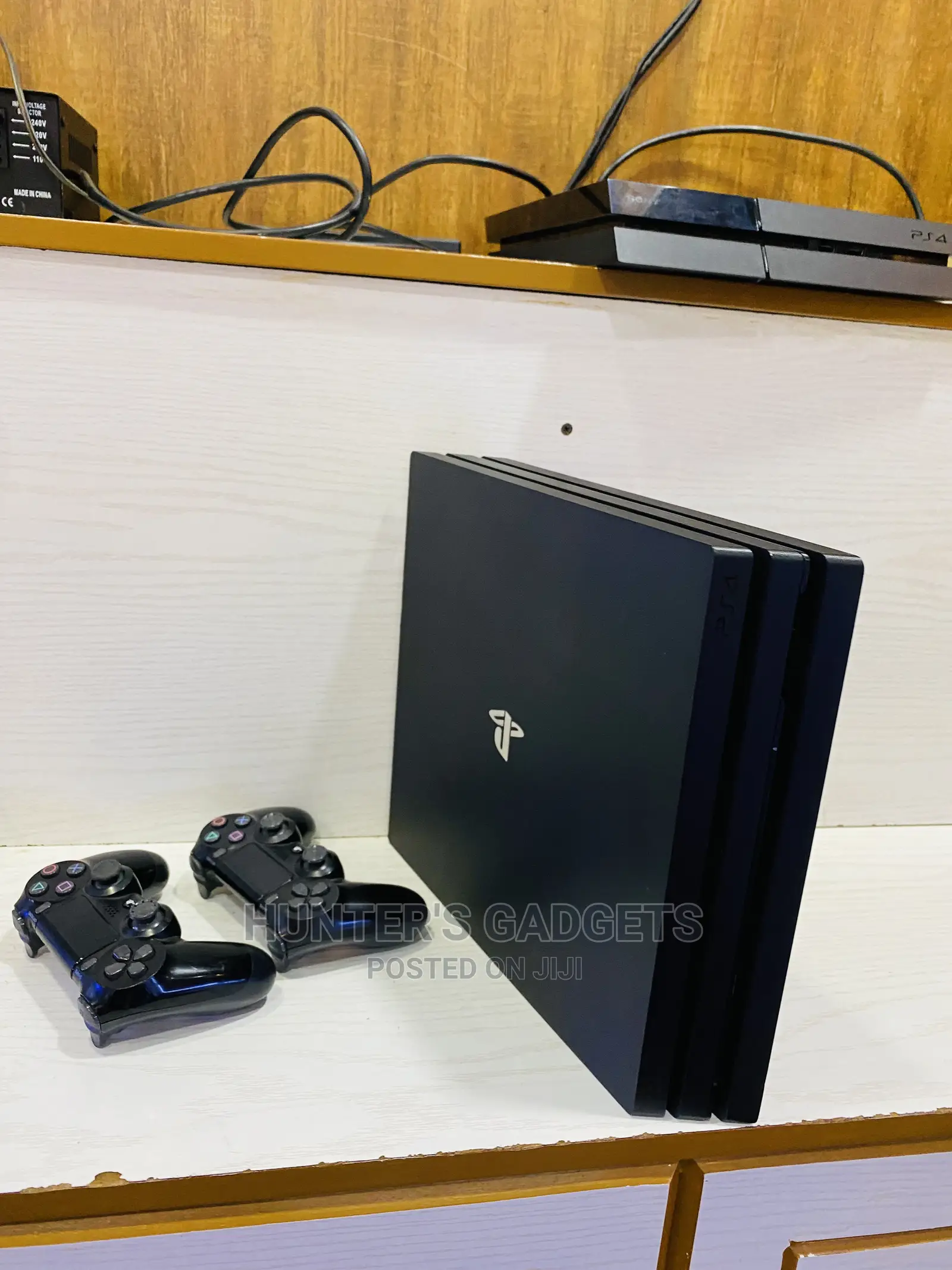 Sony Playstation 4 Pro 1tb Internal Storage With 2 Game Cont