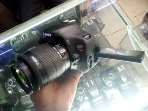 CANON EOS Rebel T3i/600d Professional Video Camera.