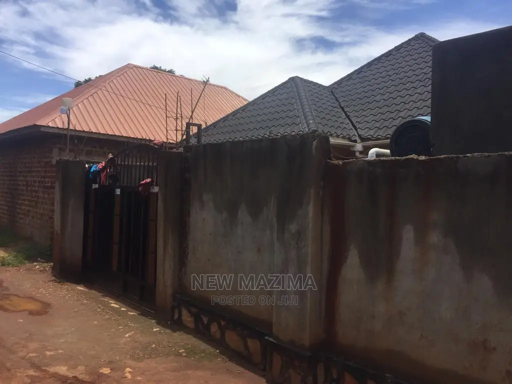 3bdrm Bungalow in Munyonyo Heights, Division a for Sale