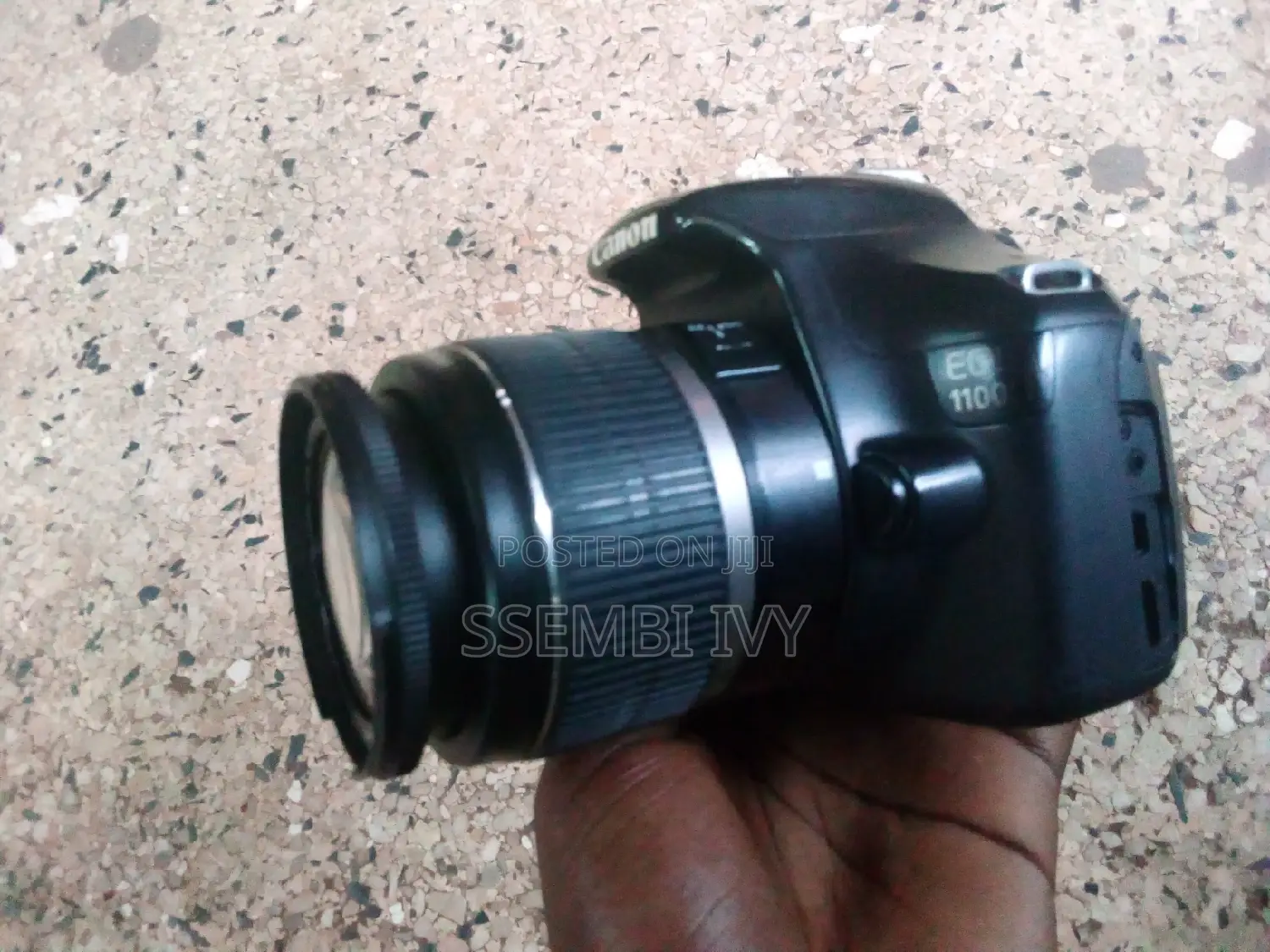 Canon 1100 D