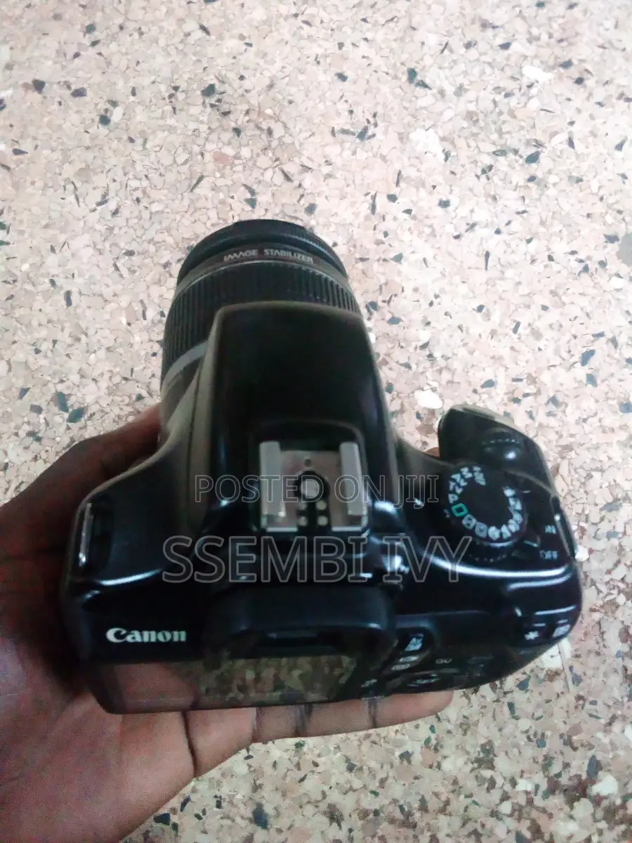 Canon 1100 D