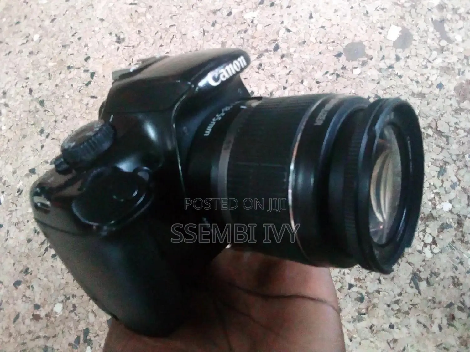 Canon 1100 D