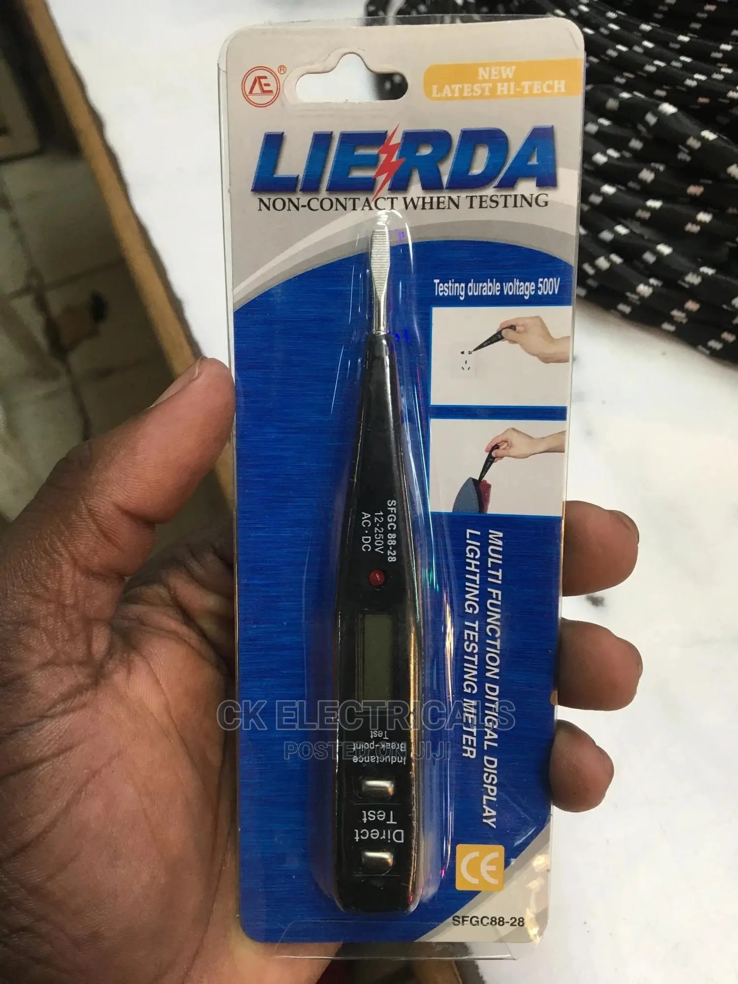 Non Contract AC/ DC Digital Voltmeter Tester