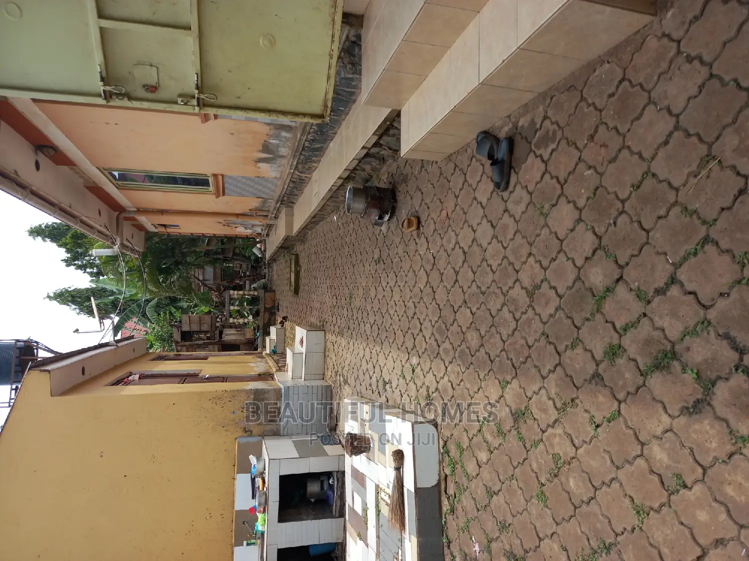 Furnished 4bdrm House in Kira for Sale