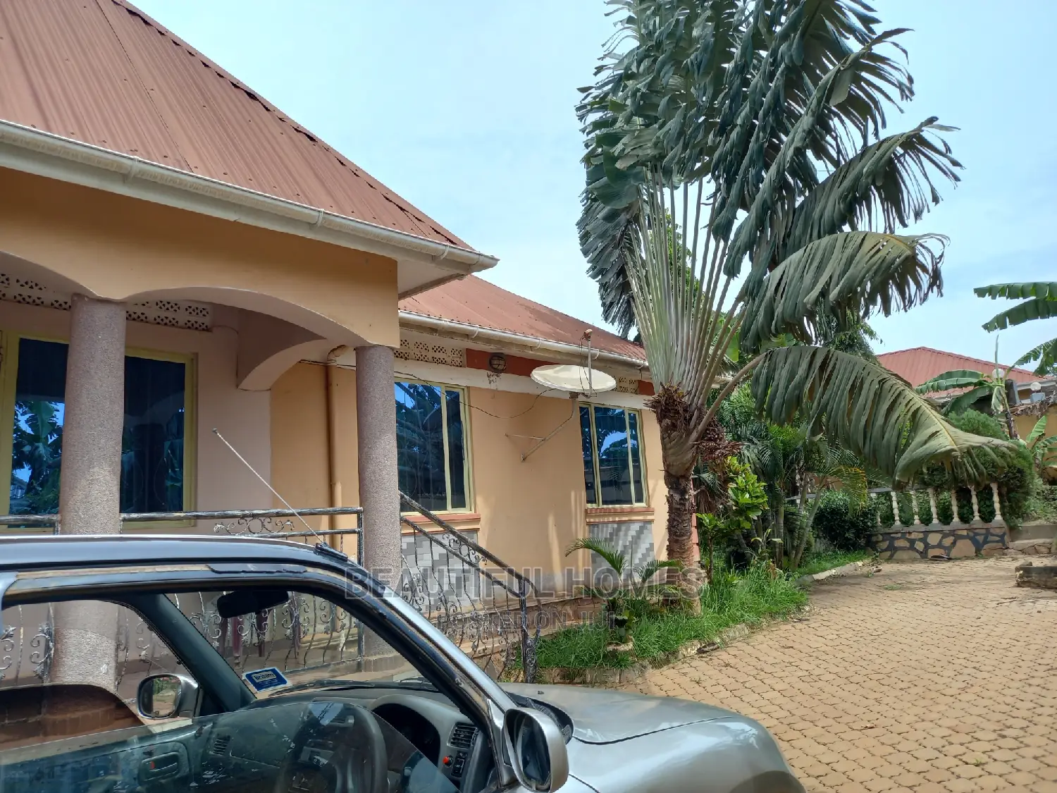 Furnished 4bdrm House in Kira for Sale