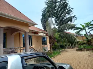Furnished 4bdrm Bungalow in Kira for Sale