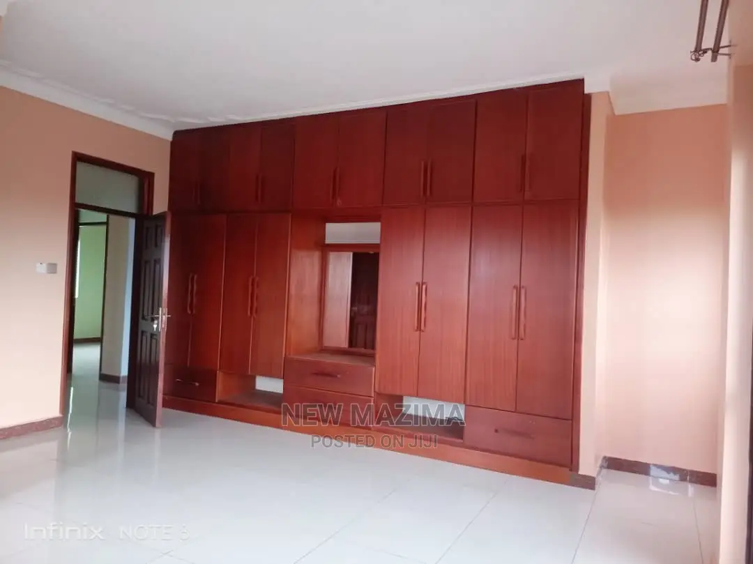 3bdrm Block of Flats in Makindye Heights, Division a for Rent