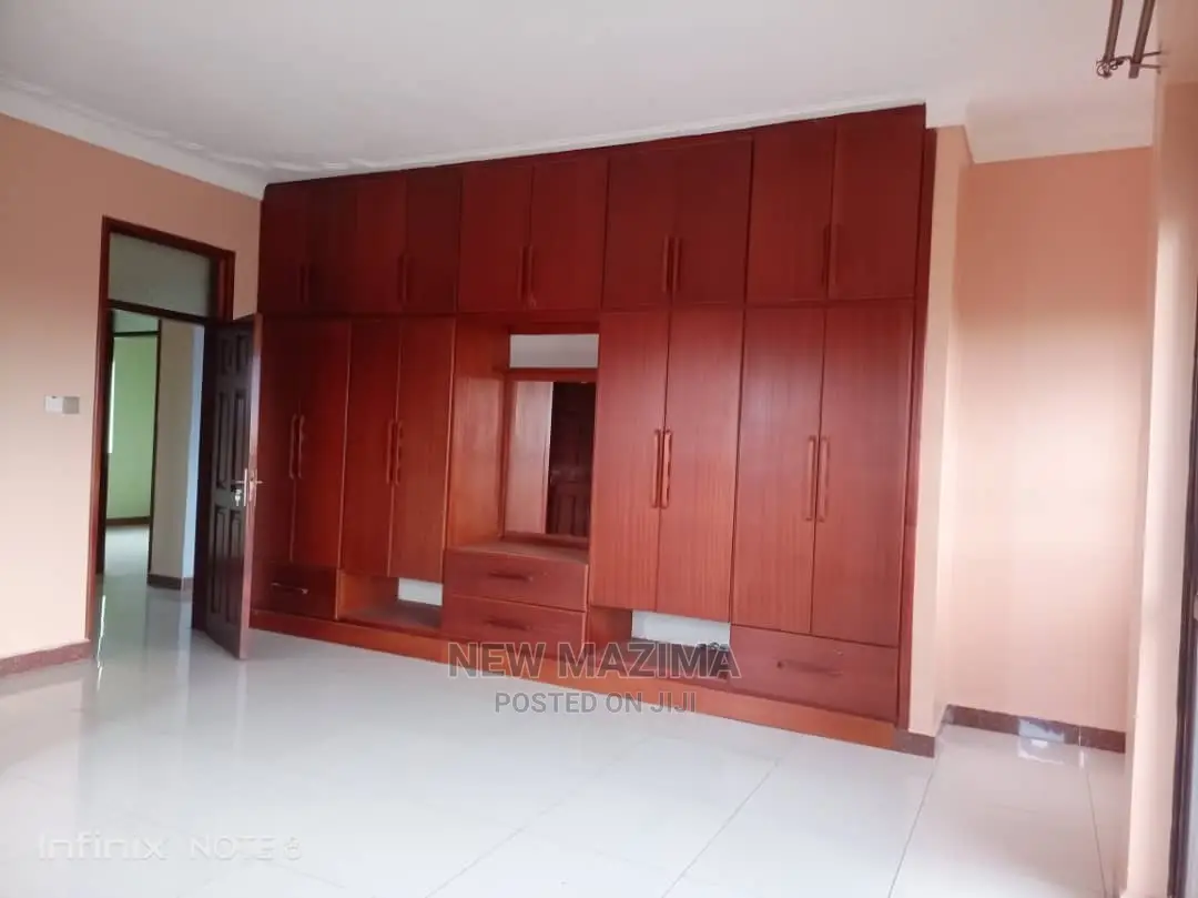 3bdrm Block of Flats in Makindye Heights, Division a for Rent