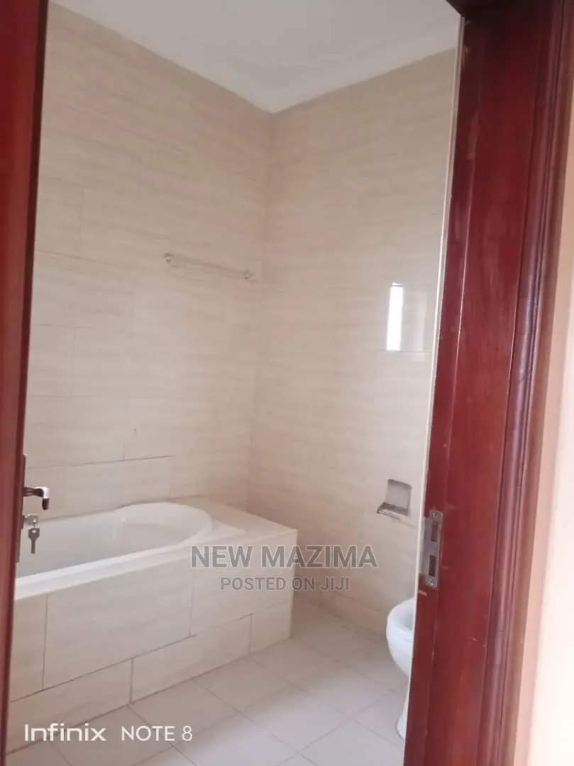 3bdrm Block of Flats in Makindye Heights, Division a for Rent