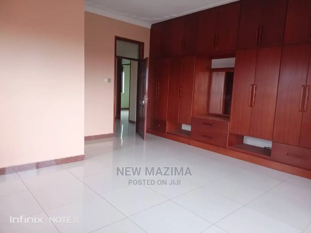 3bdrm Block of Flats in Makindye Heights, Division a for Rent