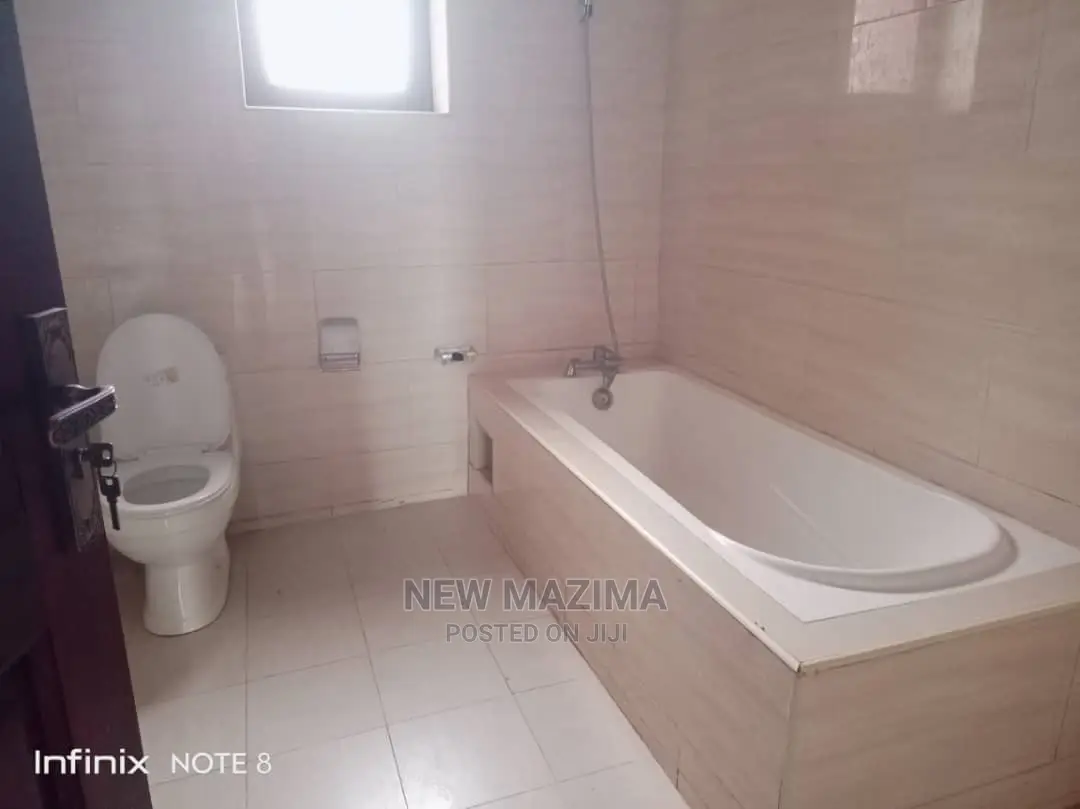 3bdrm Block of Flats in Makindye Heights, Division a for Rent