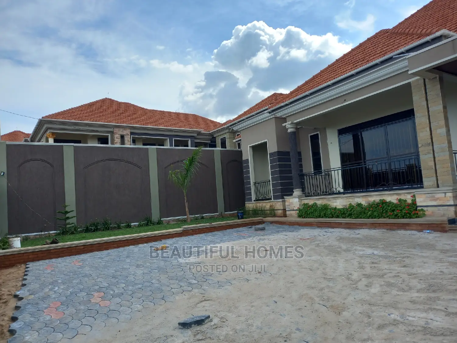Furnished 4bdrm Bungalow in Kira for Sale