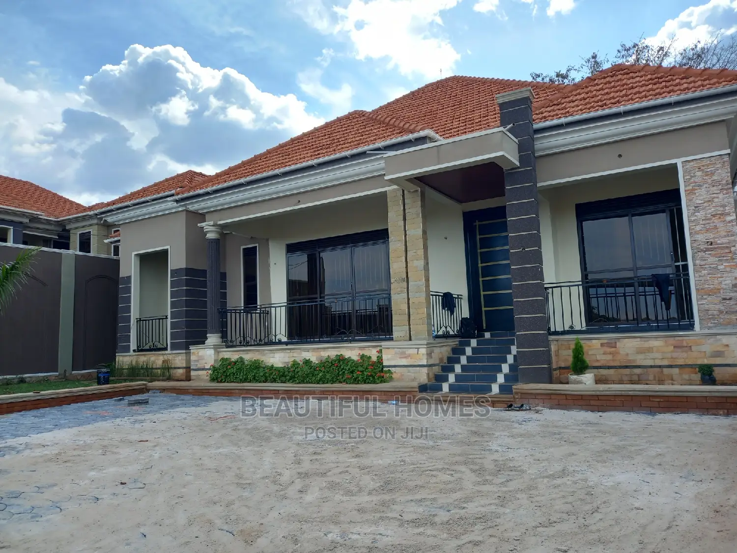 Furnished 4bdrm Bungalow in Kira for Sale