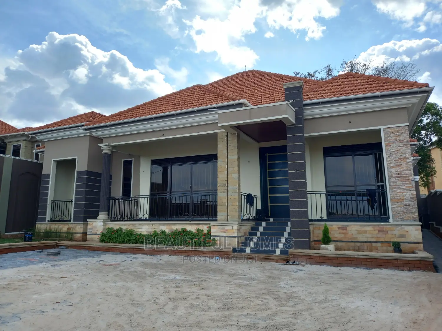 Furnished 4bdrm Mansion in Kira Corporate for Sale
