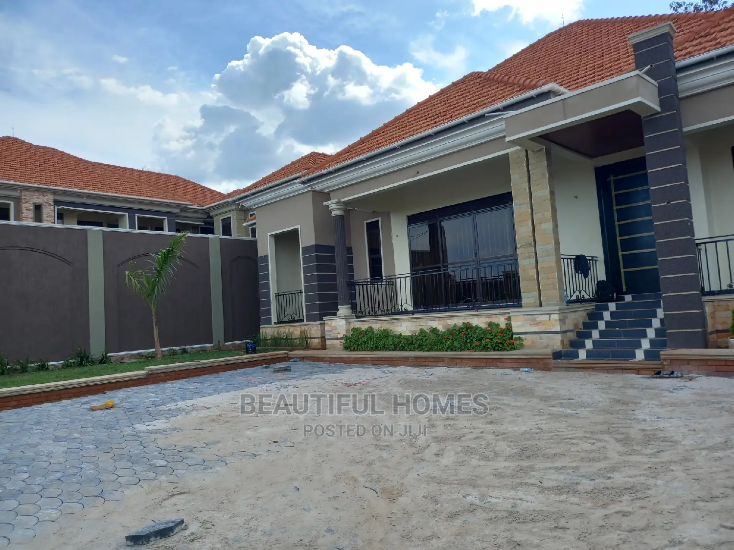 Furnished 4bdrm Mansion in Kira Corporate for Sale