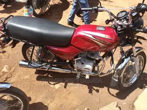 Bajaj Boxer BM100ES 2022 Red