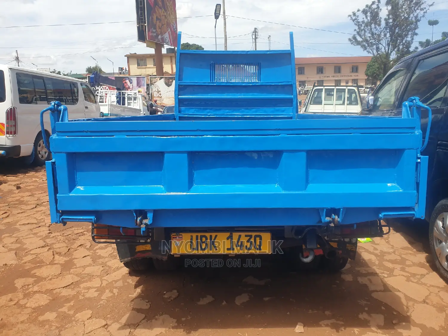 Isuzu Tipper 250