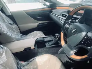 Lexus ES 2020 Silver