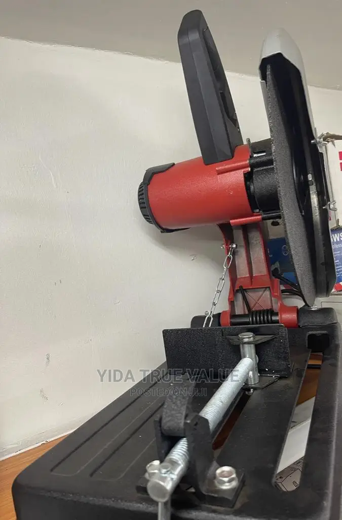 Cut Oof Machine With Blade