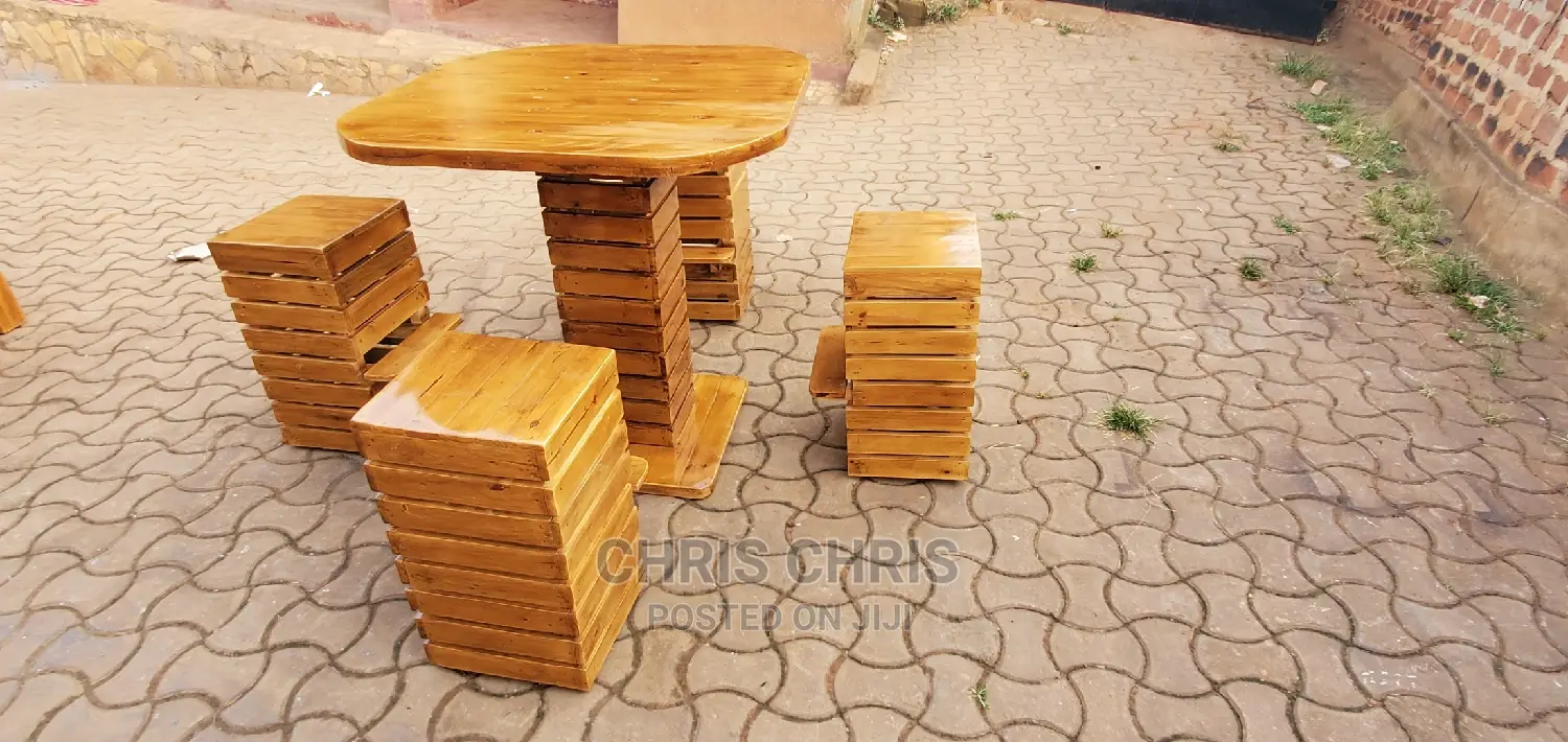 Pallet Bar Stools and Round Table