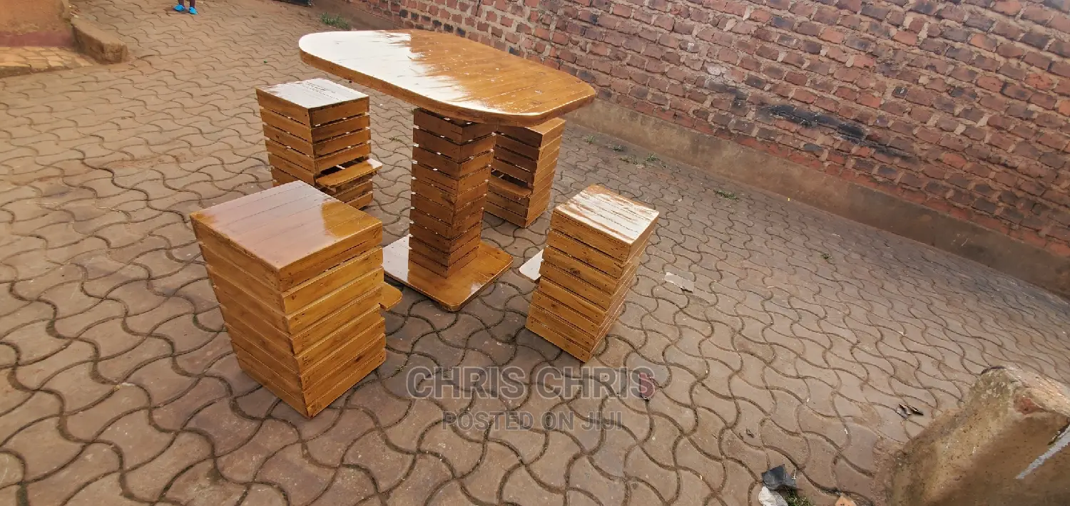 Pallet Bar Stools and Round Table