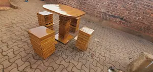 Pallet Bar Stools and Round Table