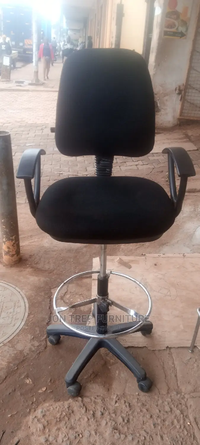 Teller Chair