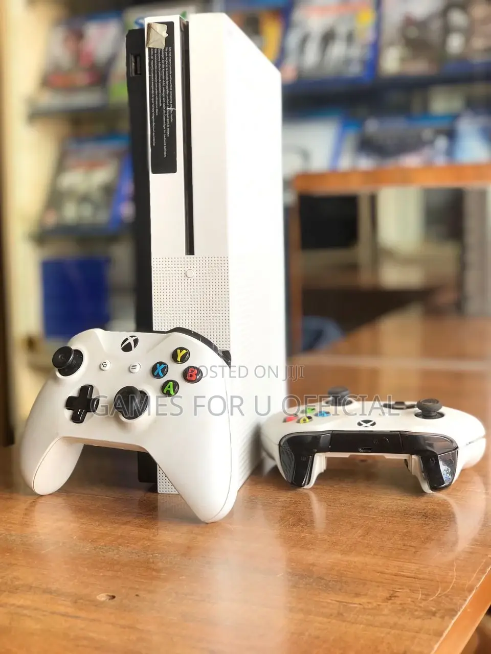 Xbox One With Two Pads