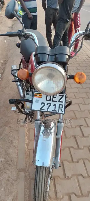 Bajaj Boxer 2020 White