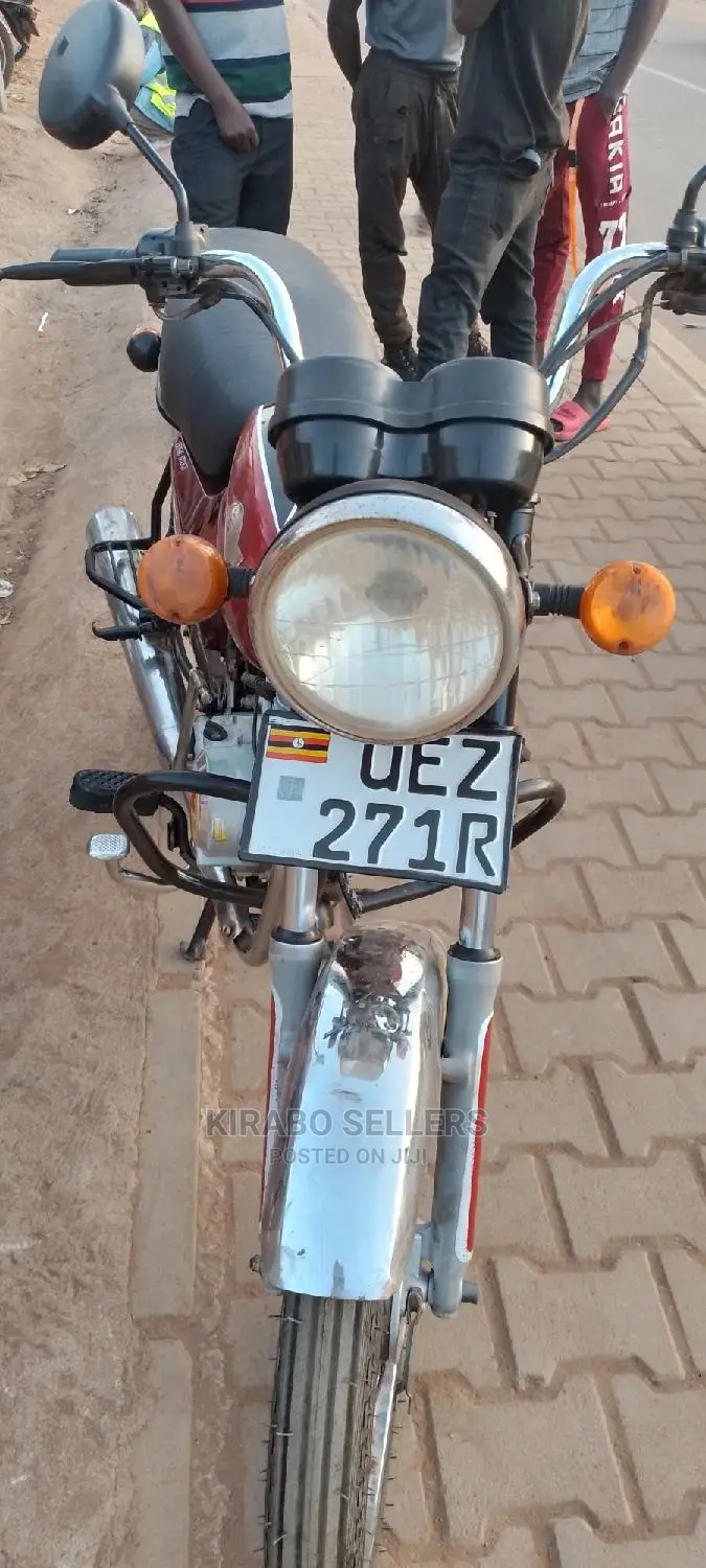 Bajaj Boxer 2020 White