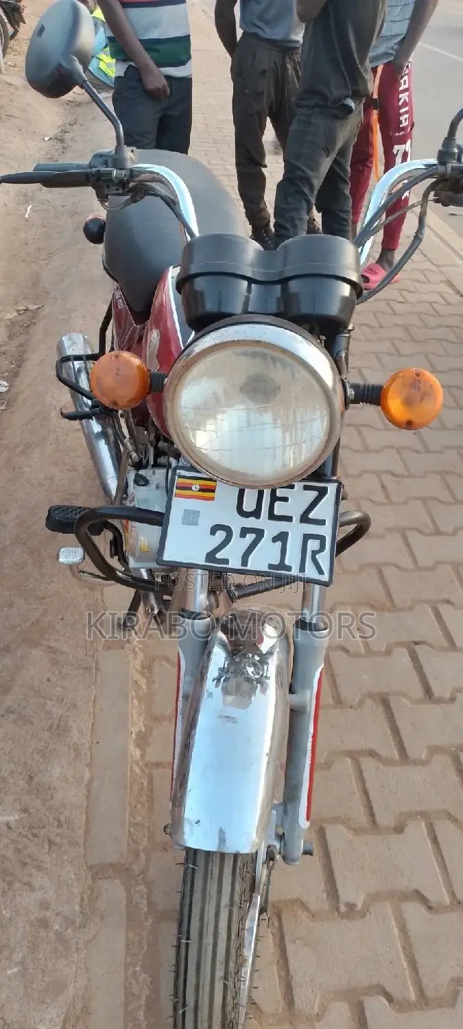 Bajaj Boxer 2020 White