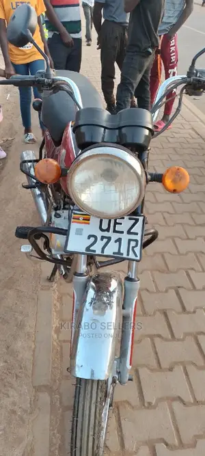 Bajaj Boxer 2020 White