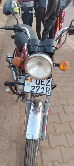 Bajaj Boxer 2020 White
