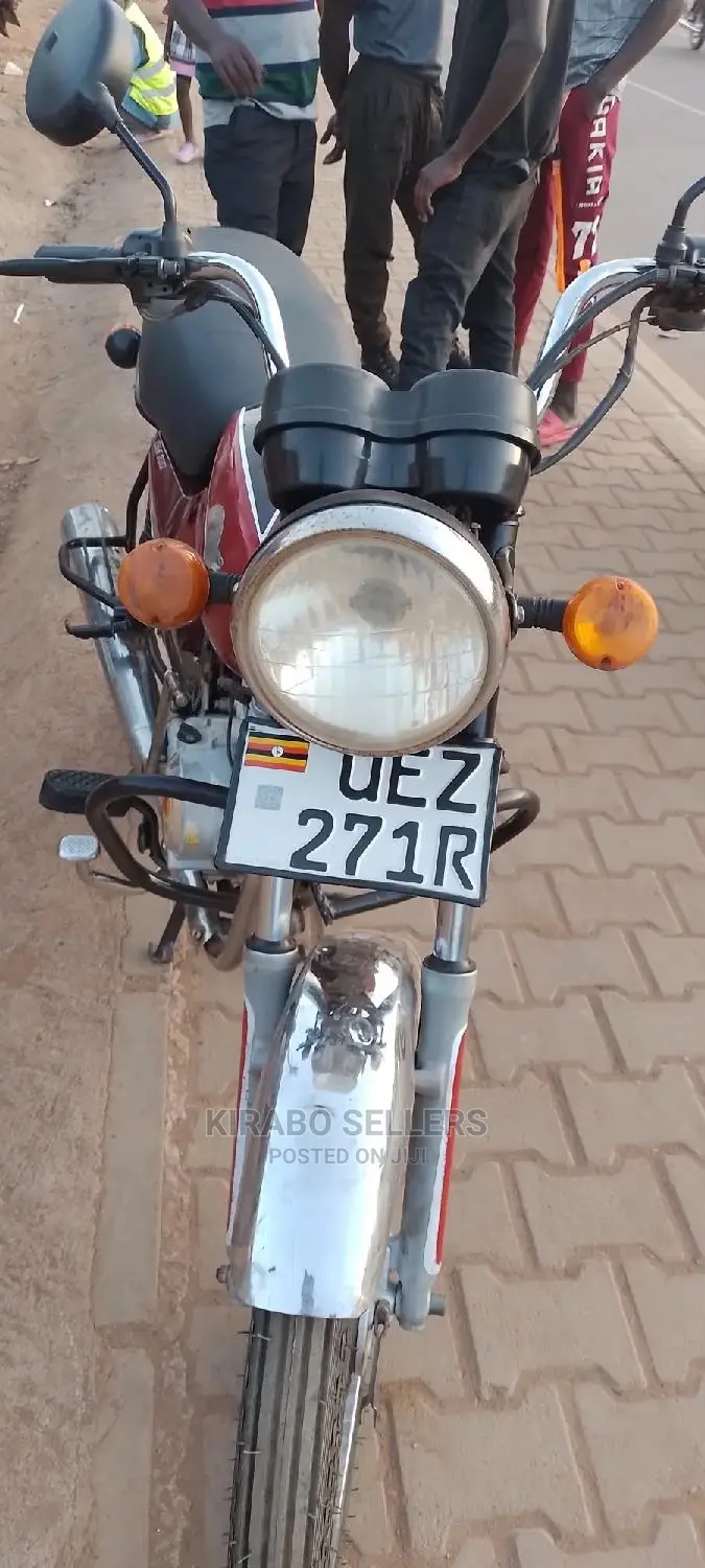 Bajaj Boxer 2020 White