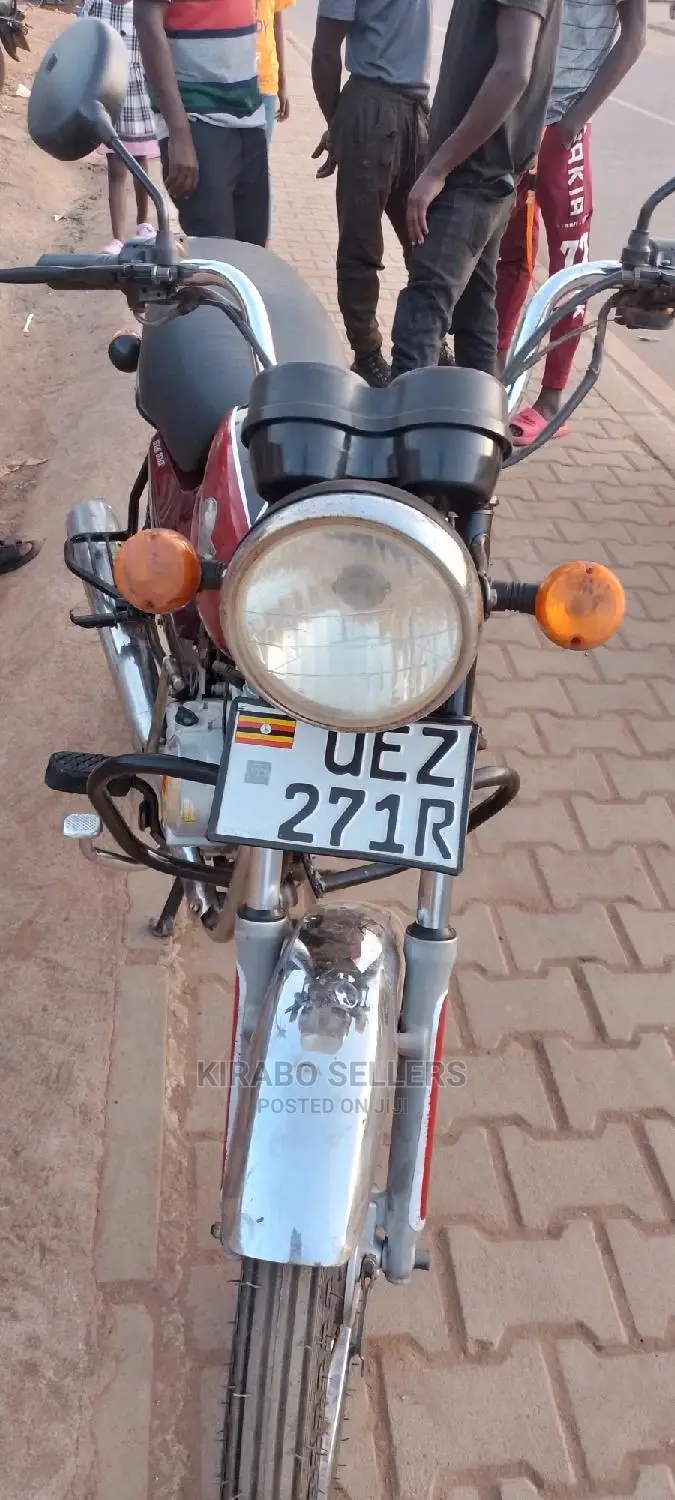 Bajaj Boxer 2020 White