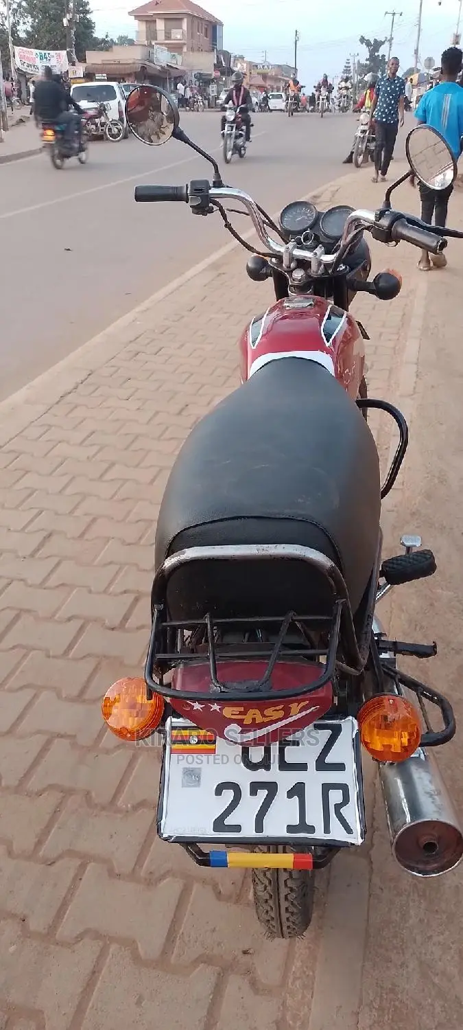 Bajaj Boxer 2020 White