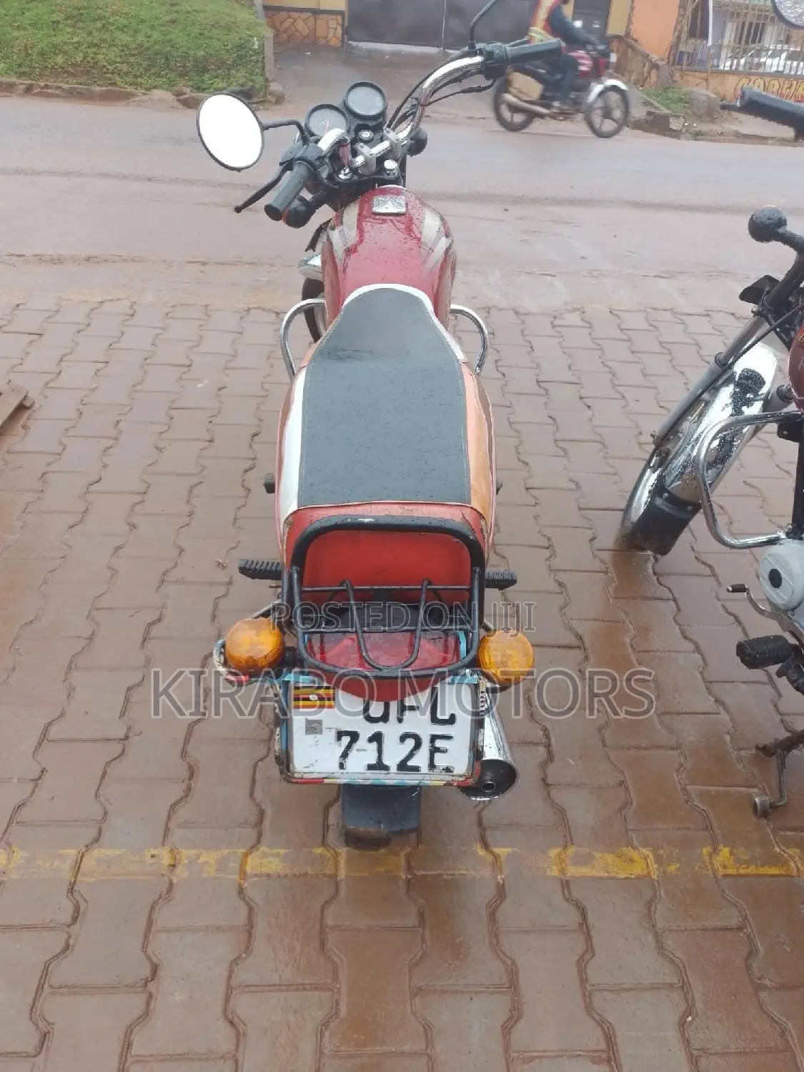 Bajaj Avenger 200 2022 Red