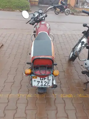 Bajaj Avenger 200 2022 Red