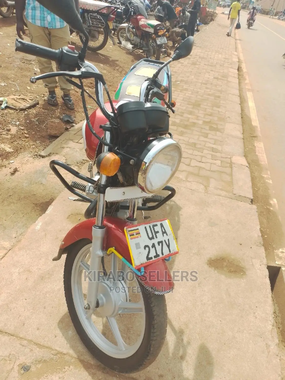 TVS HLX 125 2021 Red