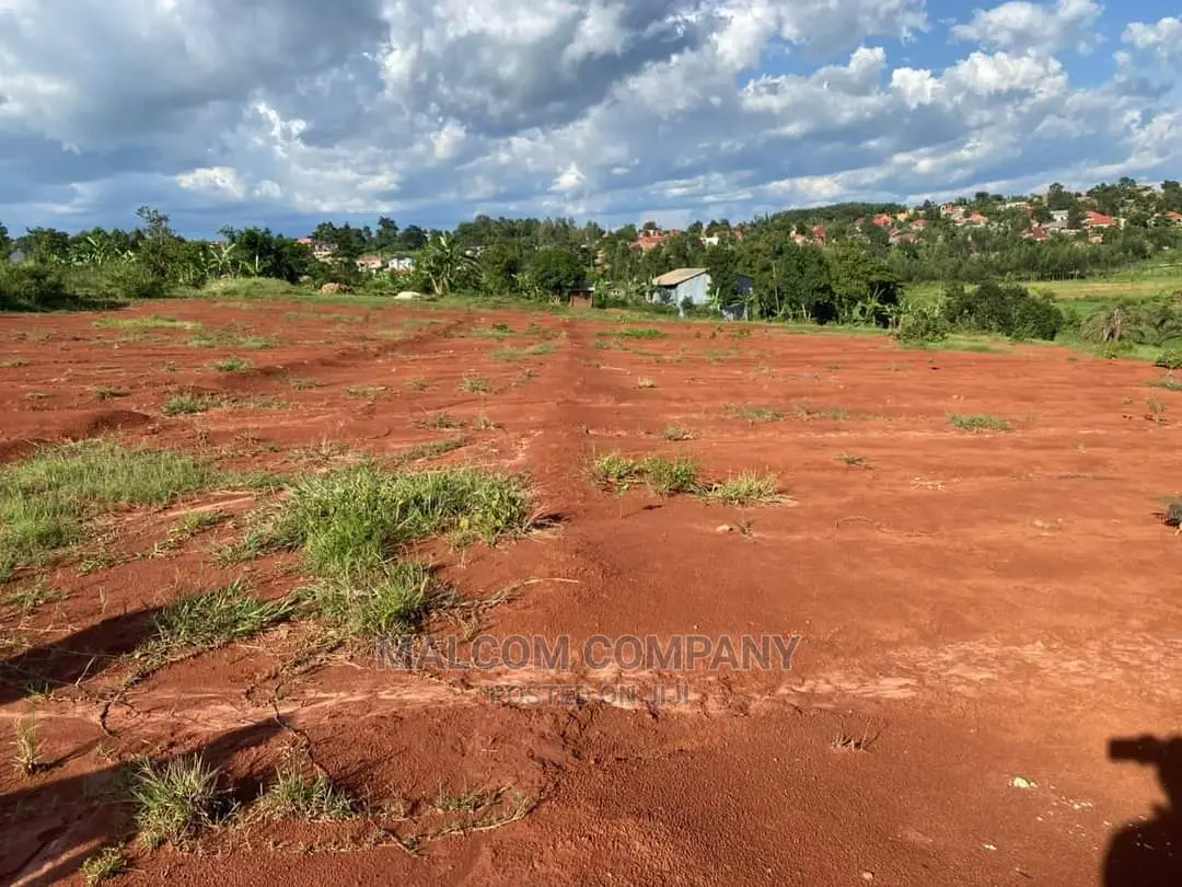 Plot in Lungala Masaka Riad