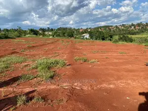 Plot in Lungala Masaka Riad