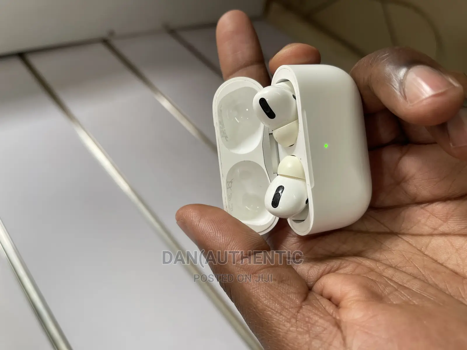 Airpods Pro 1st Generation Uk Used 1month Boxed