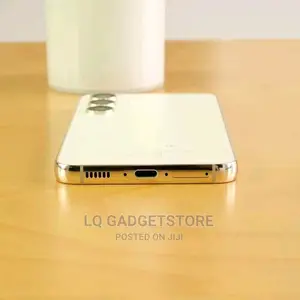 Photo - New Samsung Galaxy S23 128 GB Gold